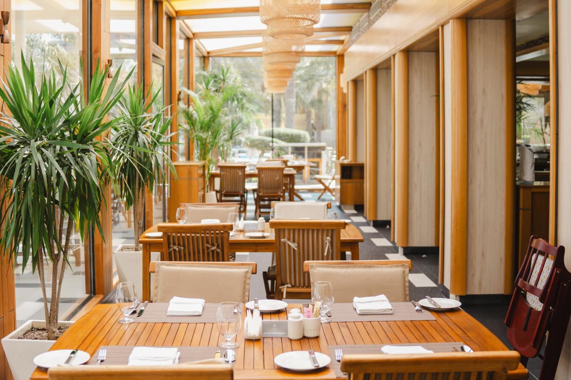 Palavra Resort Manama Exterior foto The restaurant
