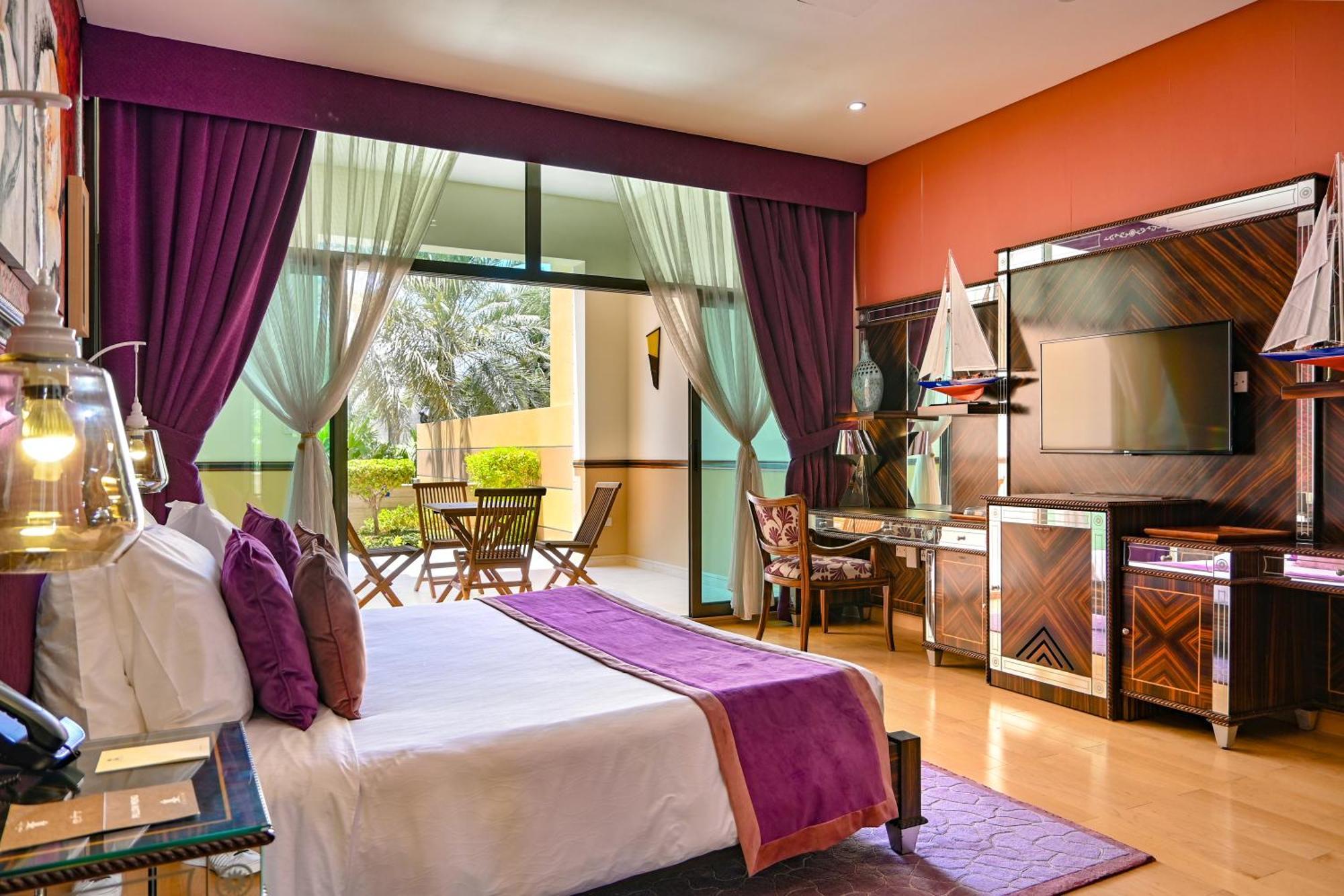 Palavra Resort Manama Exterior foto A bedroom at the hotel